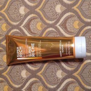 New Bath & Body works "Warm Vanilla Sugar"